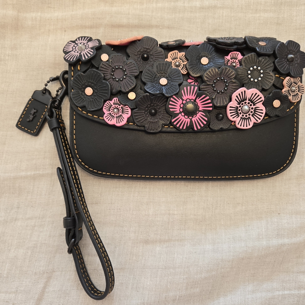 **RARE** Coach 1941 Tea Rose Wristlet In Black And Pink